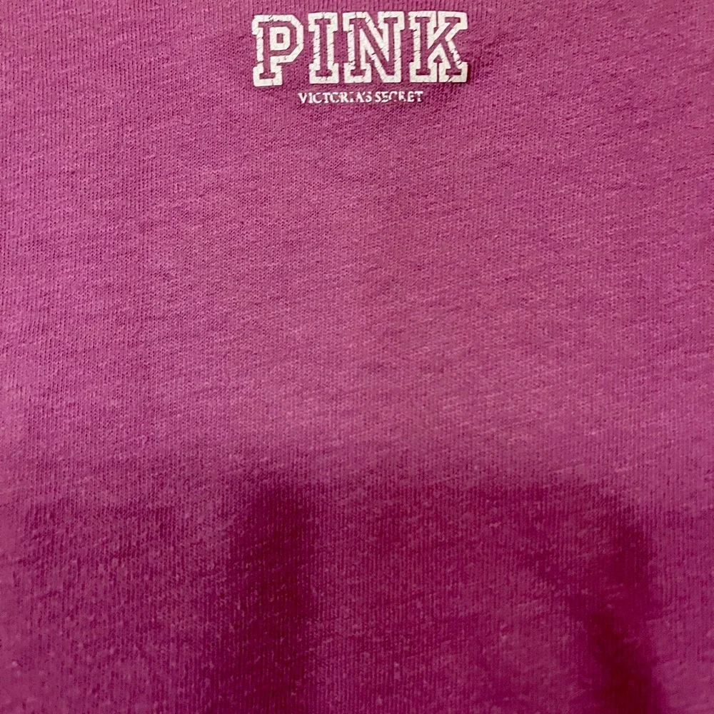 PINK Victoria's Secret Magenta Cropped Off Shoulder Tee Size Small - Picture 4 of 5